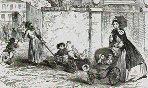 Громоздкая детская повозка и легкая коляска