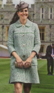 Кейт с гордостью демонстрирует свою беременность